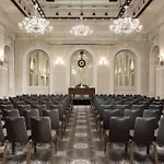 Hilton Opera Hotell 4*