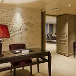Hilton Opera מלון 4*