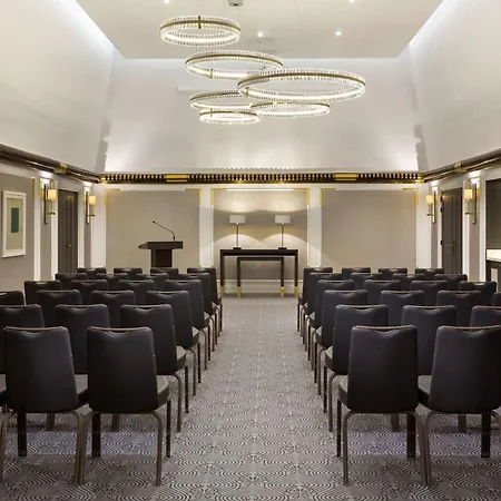 Hilton Opera 4*