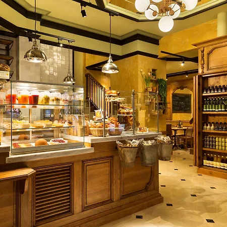 ホテル ヒルトン オペラ 4*