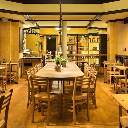 ホテル ヒルトン オペラ 4*