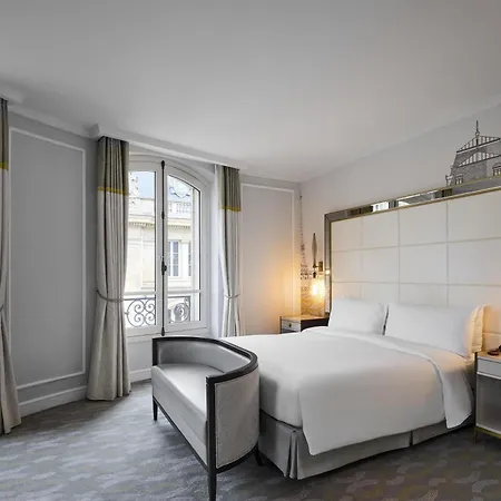 Hilton Opera מלון 4*