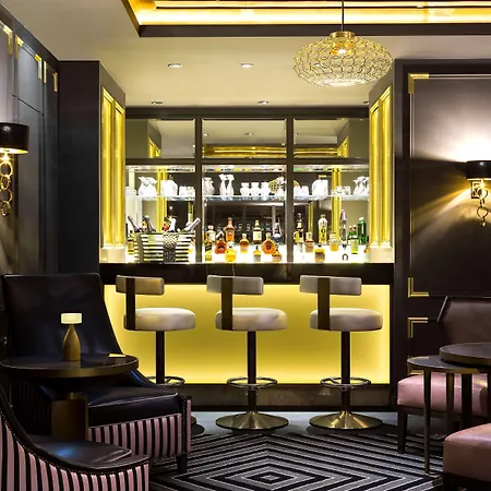 Hilton Opera Отель
