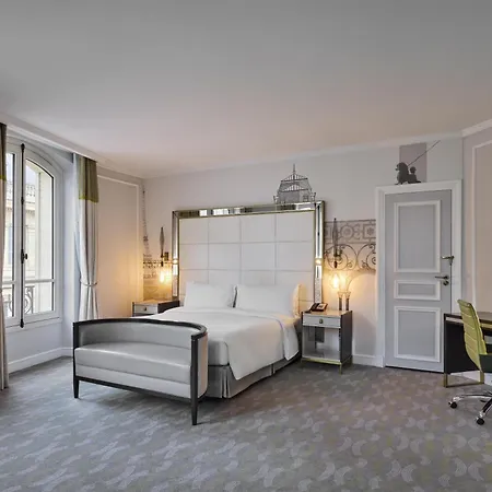 Hilton Opera Отель
